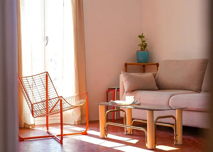 Sunny Cocoon With Harbor View *