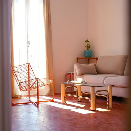 Sunny Cocoon With Harbor View *
