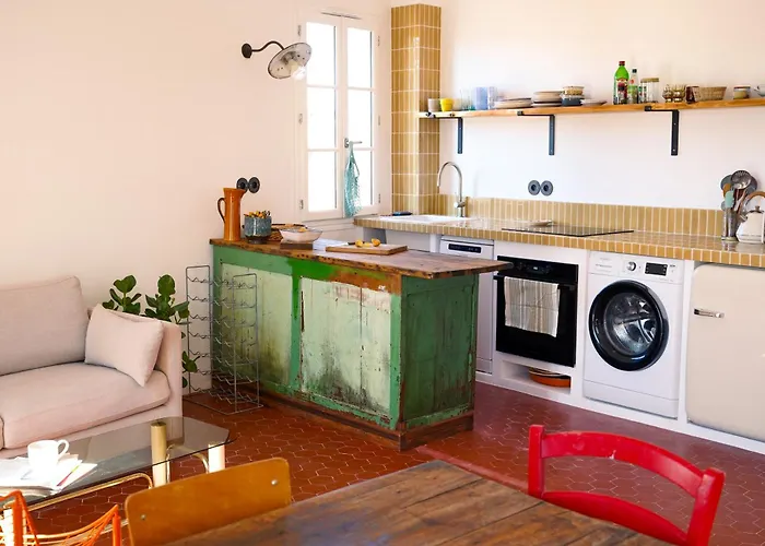 Sunny Cocoon With Harbor View Ла-Сейн-сюр-Мер