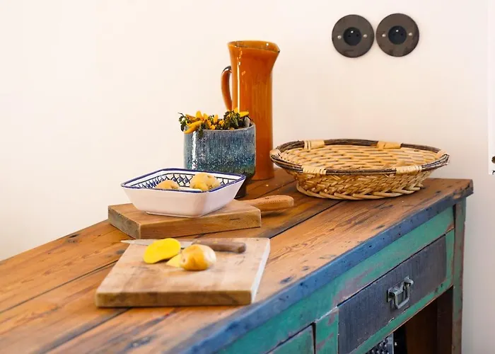 Sunny Cocoon With Harbor View Апартаменты