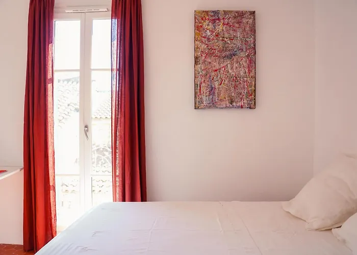 Апартаменты Sunny Cocoon With Harbor View